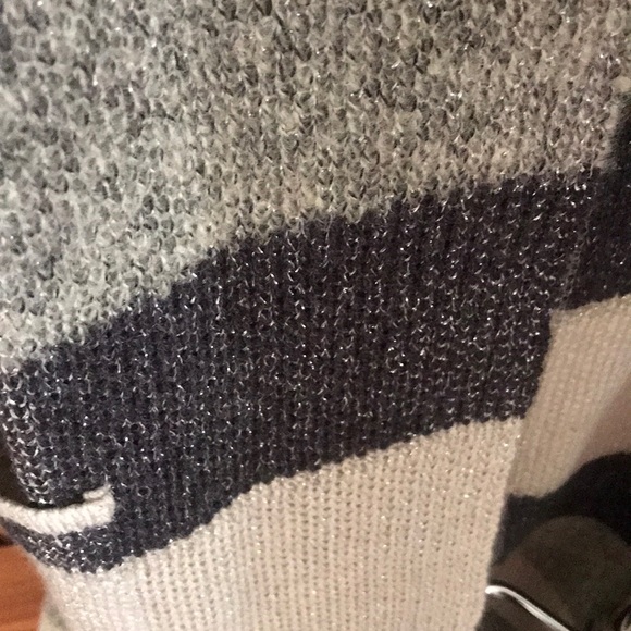 Sweater - Picture 4 of 5